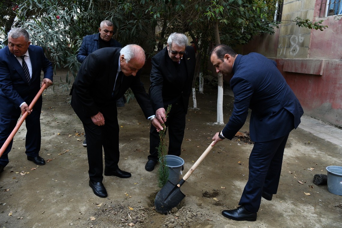 ADNSU-nun rektor əvəzi neftçi Qurbana həsr olunmuş tədbirdə iştirak edib - FOTOLAR